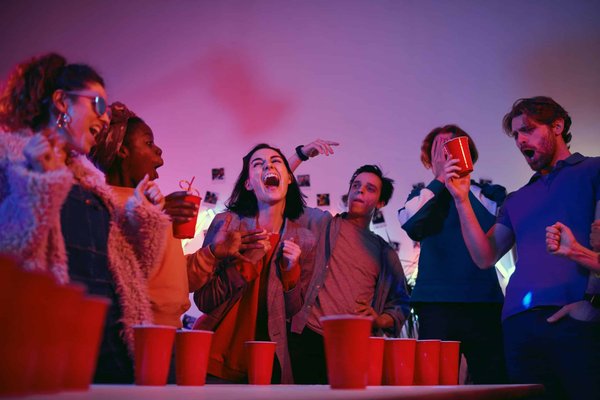 Organiser un enterrement de vie de garçon à Deauville : idées, activités et conseils pour une journée mémorable