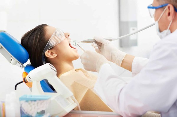 Comment une clinique dentaire traite-t-elle les dents de sagesse ?